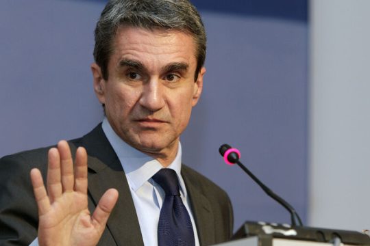 Πήρα ένα νούμερο στο τηλέφωνο και βγήκε ο Λοβέρδος να με καθησυχάσει