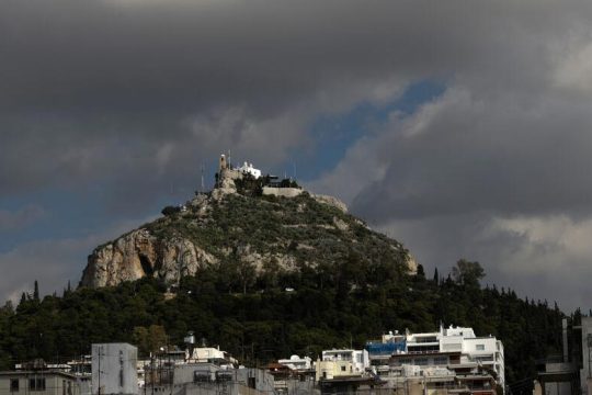 Ανοχύρωτος ο Λυκαβηττός