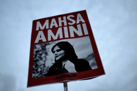 Το Ιράν απειλεί και τους διάσημους αλληλέγγυους στους διαδηλωτές