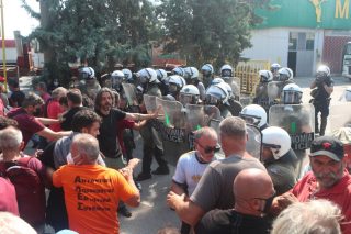 Με βία άνοιξαν… τα κρασιά της οργής στη «Μαλαματίνα»