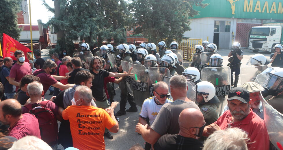 Με βία άνοιξαν… τα κρασιά της οργής στη «Μαλαματίνα»