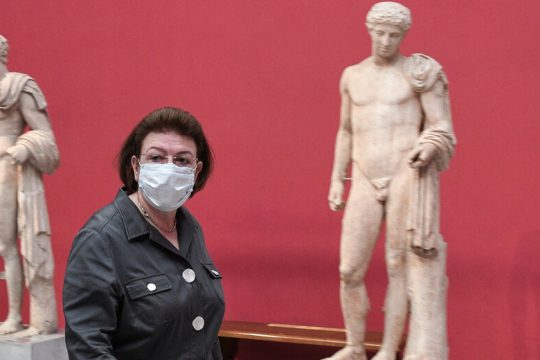Κυρώθηκε με κυβερνητικές ψήφους η αμφιλεγόμενη σύμβαση για τις κυκλαδικές αρχαιότητες