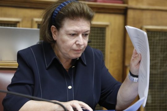 «Πυρά» στη Βουλή κατά Μενδώνη για τις 161 κυκλαδικές αρχαιότητες