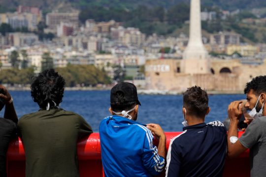 Τραγωδία με δεκάδες πρόσφυγες νεκρούς από ναυάγιο στη Συρία