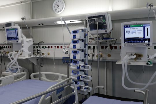 Σημαντική αύξηση κρουσμάτων, καλύτερη η εικόνα για θανάτους και διασωληνώσεις