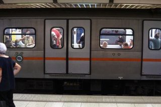 Οι εργαζόμενοι τραβούν χειρόφρενο στα μέσα μαζικής μεταφοράς της Αττικής