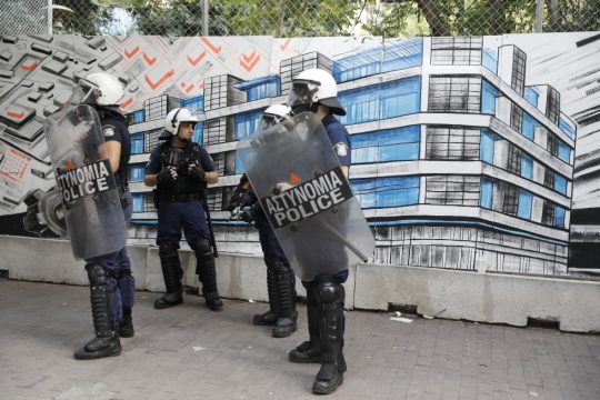 «Κραυγή» για τις μπουλντόζες σε λόφο Στρέφη και πλατεία Εξαρχείων