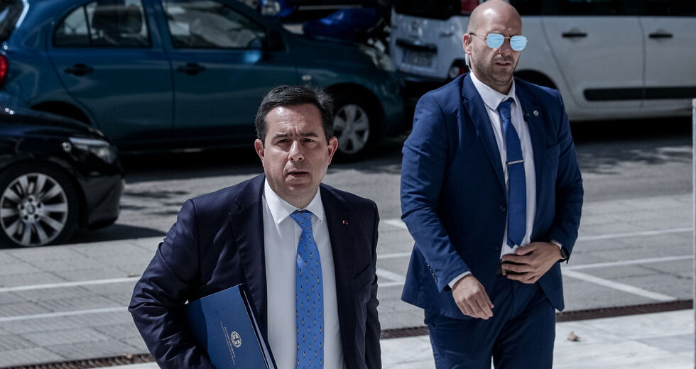 Ο Ν. Μηταράκης πετάει την μπάλα στη Δικαιοσύνη