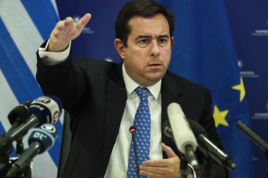 Προκλητικός ο Μηταράκης για τους πρόσφυγες στον Έβρο, «απογοητευμένος» με Ε.Ε.