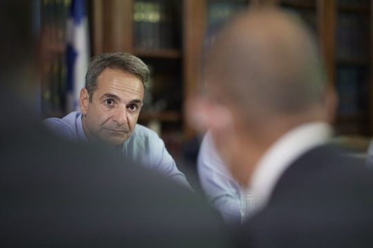 «Παιχνίδια» με τον εκλογικό νόμο