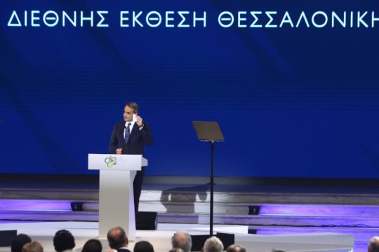 Πρωθυπουργός σε αποδρομή, μέτρα με αστερίσκους