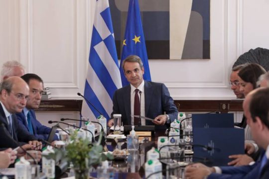 Βέλη μικρομεσαίων κατά Μητσοτάκη: Ζητούν μέτρα, καταγγέλλουν καθυστερημένη στήριξη