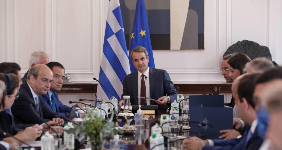 Βέλη μικρομεσαίων κατά Μητσοτάκη: Ζητούν μέτρα, καταγγέλλουν καθυστερημένη στήριξη