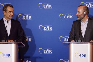 Χείρα βοηθείας τείνει ο πιστός του φίλος Βέμπερ
