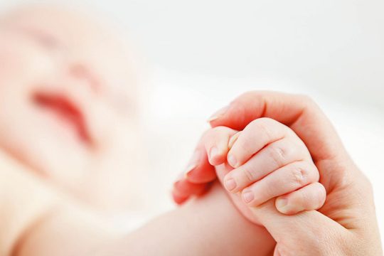 Σύλληψη πατέρα στη Μεσσηνία για κακοποίηση του 4 μηνών μωρού του