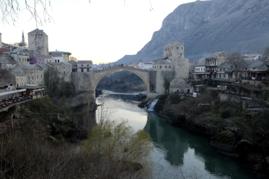 Συνδέθηκε με τη γέφυρα του Μόσταρ