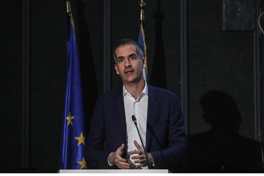 Αδιαφορεί ο Δήμος Αθηναίων για την ενέργεια και κανονίζει τον χριστουγεννιάτικο στολισμό