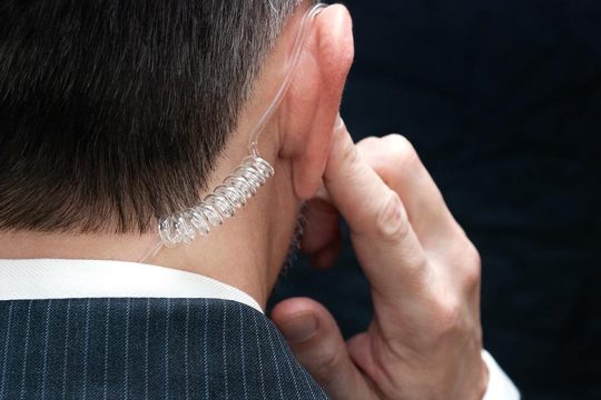 Ακροδεξιά πρώην υπουργός πιάστηκε… με τη γίδα στην πλάτη
