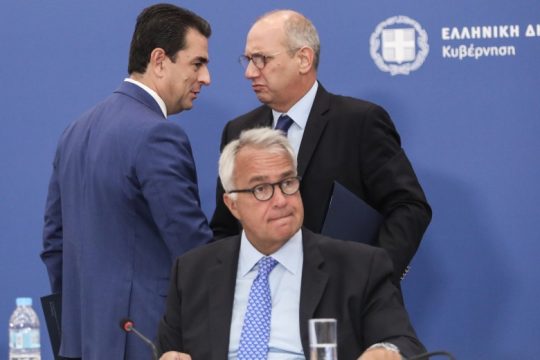 Πυρά της αντιπολίτευσης για τα μέτρα εξοικονόμησης ενέργειας στο Δημόσιο
