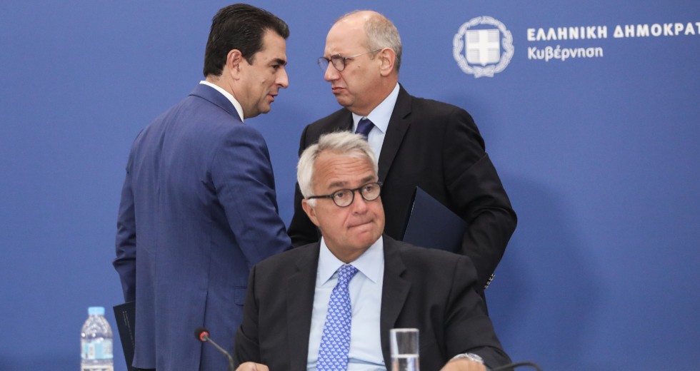 Πυρά της αντιπολίτευσης για τα μέτρα εξοικονόμησης ενέργειας στο Δημόσιο