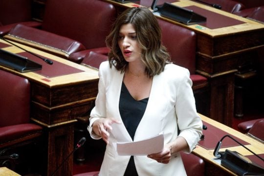 Οργή ΣΥΡΙΖΑ και Νοτοπούλου: Καταγγέλλουν σεξιστικές αναφορές στο ραδιόφωνο της ΕΡΤ