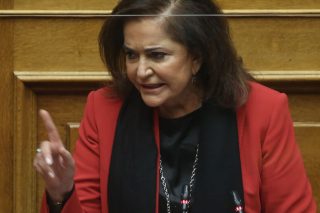 Σύγκρουση με φόντο το «απόρρητο»