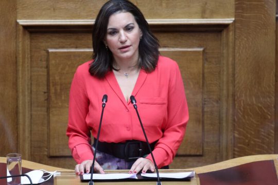 Η Ολ. Κεφαλογιάννη αδειάζει την Λ. Μενδώνη για την ποσόστωση στη μουσική