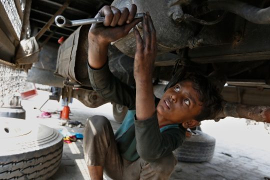 ILO: 50 εκατ. άνθρωποι εξαναγκάστηκαν σε γάμο ή εργασία το 2021