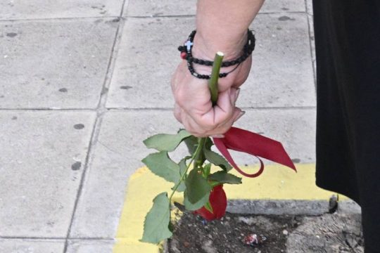 Ο τελευταίος αποχαιρετισμός στην Ειρήνη Παπά