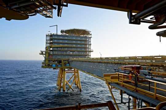 Σε χαμηλό εννέα μηνών οι τιμές του πετρελαίου λόγω φόβων για ύφεση