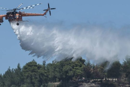 Οριοθετήθηκε η μεγάλη πυρκαγιά στον Μαραθώνα