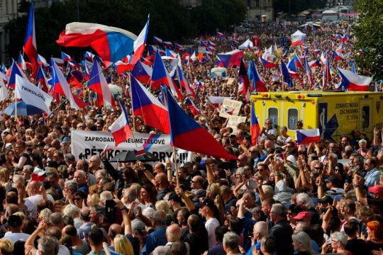 Μεγάλη διαδήλωση στην Πράγα ενάντια στην ακρίβεια