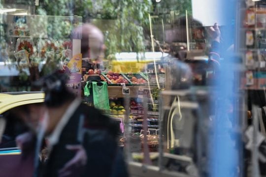Επιμένει στα αισιόδοξα σενάρια για τον πληθωρισμό η κυβέρνηση