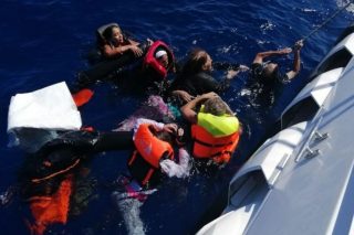 Νεκροί πρόσφυγες σε ναυάγιο, ίσως κατόπιν επαναπροώθησης