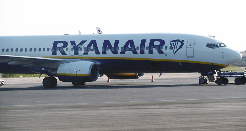 Εκβιασμός Ryanair, άνευρη αντίδραση υπουργείου Τουρισμού