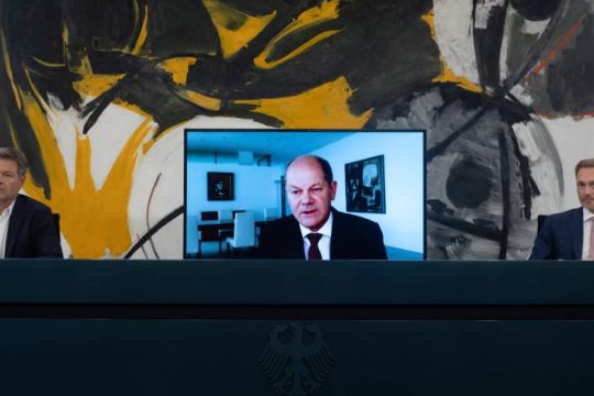 Η Γερμανία ρίχνει άλλα 200 δισ. ευρώ για ανακούφιση από τους λογαριασμούς ενέργειας