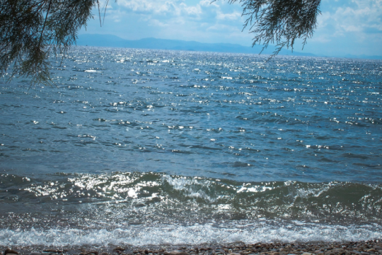 Στα ψηλά παραμένει η θερμοκρασία, με λίγη συννεφιά