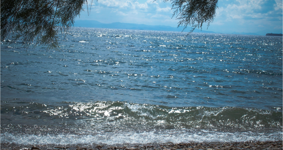 Στα ψηλά παραμένει η θερμοκρασία, με λίγη συννεφιά