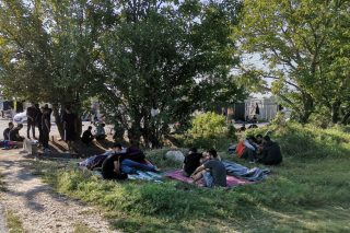 Μεταφέρονται στα Λαγκαδίκια οι ανέστιοι Γεζίντι των Σερρών