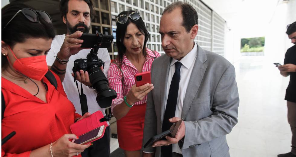 Δεν έχουν τέλος οι αποκαλύψεις του σκανδάλου υποκλοπών