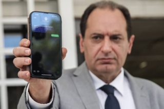 Πώς επιχείρησαν να παγιδεύσουν με το Predator τον Χρ. Σπίρτζη μετά τις αποκαλύψεις της «Εφ.Συν.» για την ΕΥΠ