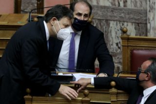 Μικρό καλάθι για τα μέτρα που θα ανακοινωθούν στη ΔΕΘ 