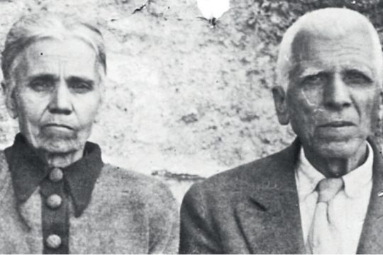 Από τους ξηρούς καρπούς της Μικράς Ασίας στις νότες του σμυρνέικου στον Πειραιά