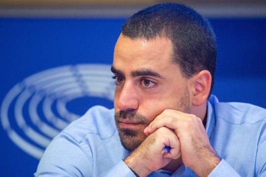 Με γέλια…