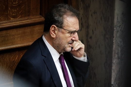 Σκληραίνει η κόντρα μεταξύ Ν.Δ. και ΣΥΡΙΖΑ για την παρακολούθηση Πιτσιόρλα