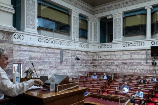 Τρενάρει τη σύγκληση της επιτροπής Θεσμών και Διαφάνειας η κυβέρνηση