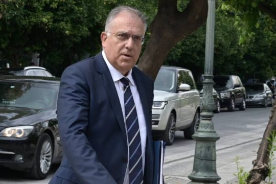 Επίθεση με πέτρες στο γραφείο του Τάκη Θεοδωρικάκου