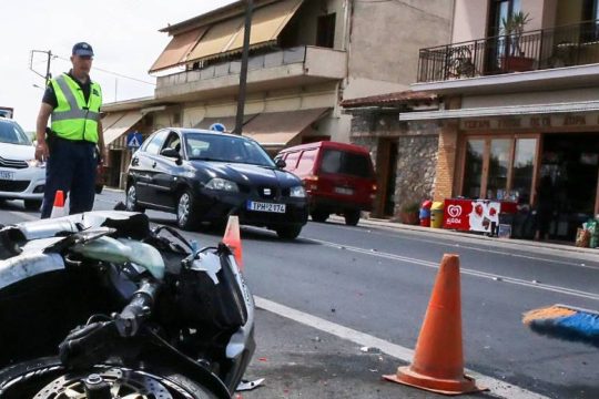 Μετωπική σύγκρουση με έναν νεκρό και έναν τραυματία στο Αίγιο