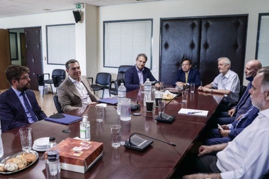 Διεύρυνση της έρευνας για υποκλοπές ζητά ο Τσίπρας