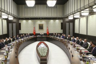 Απειλεί «με όλα τα μέσα» ο Ερντογάν